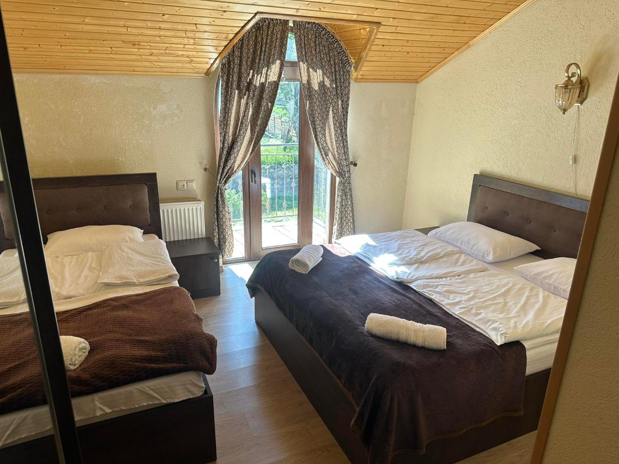 Hotel Iveria Kazbegi Exterior foto