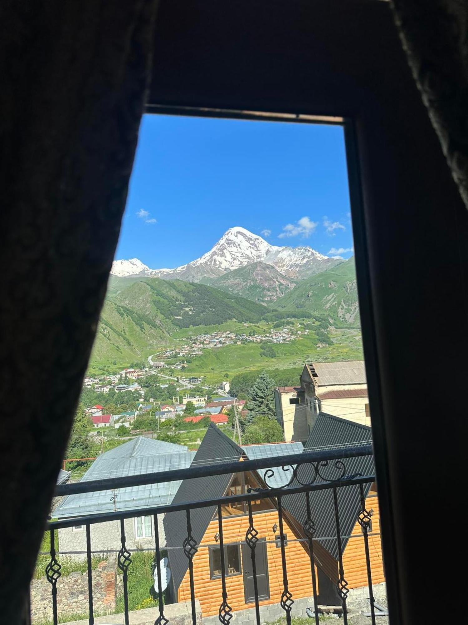 Hotel Iveria Kazbegi Exterior foto