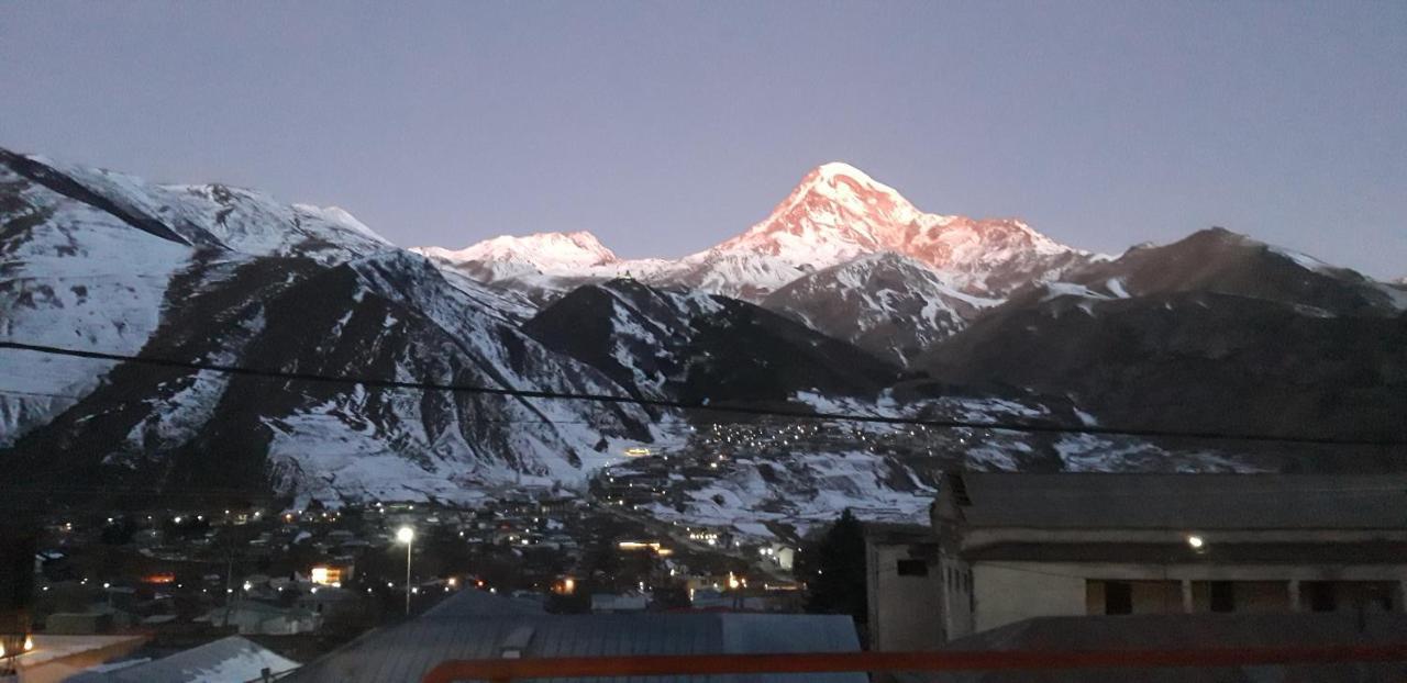 Hotel Iveria Kazbegi Exterior foto